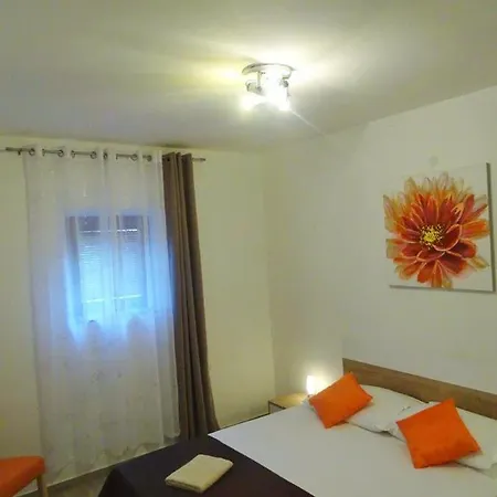 860c Apartment