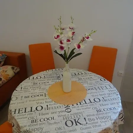 860c Apartment *